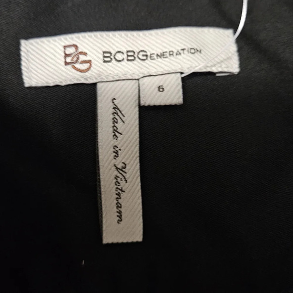 BCBGENERATION High Rise Straight Leg black trousers. Size 6 - Picture 7 of 7